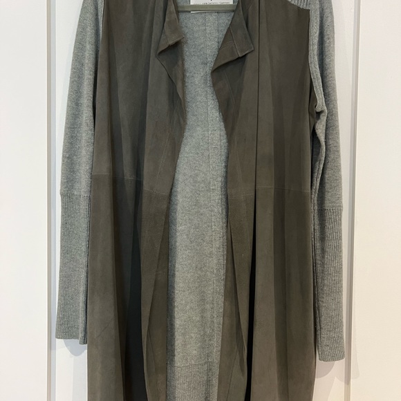 “Fine Collection” suede and cashmere sweater size small - Picture 4 of 4